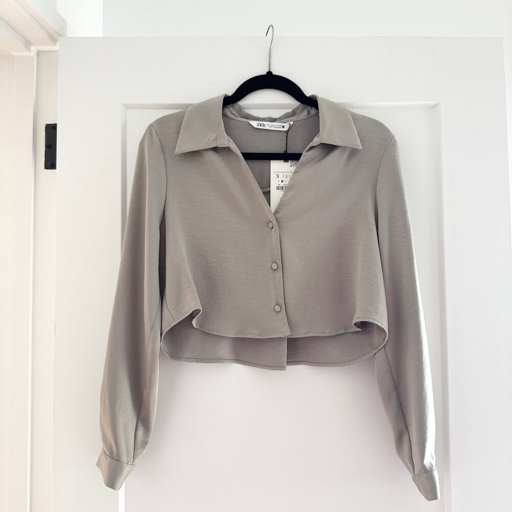 Zara Cropped Button Down Blouse size small